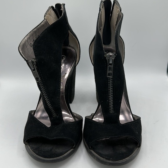 Carlos by Carlos Santana black stacked heel peeptoe sandals with zippers, size 6 - Picture 2 of 9